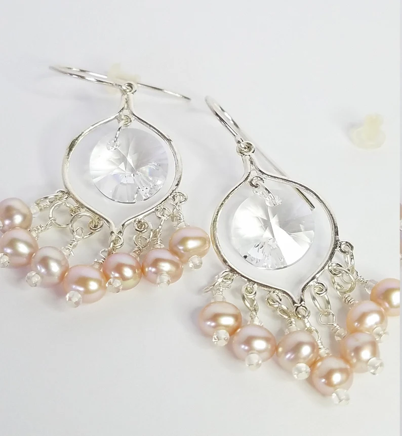 mcwilsonky's tweet photo. Swarovski  &amp; Pearl Earrings
Sterling silver, 1.5 inches long
https://t.co/SVKqJcivbK

#etsyshop #handmadejewelry #etyfinds https://t.co/JkljQVbU67
