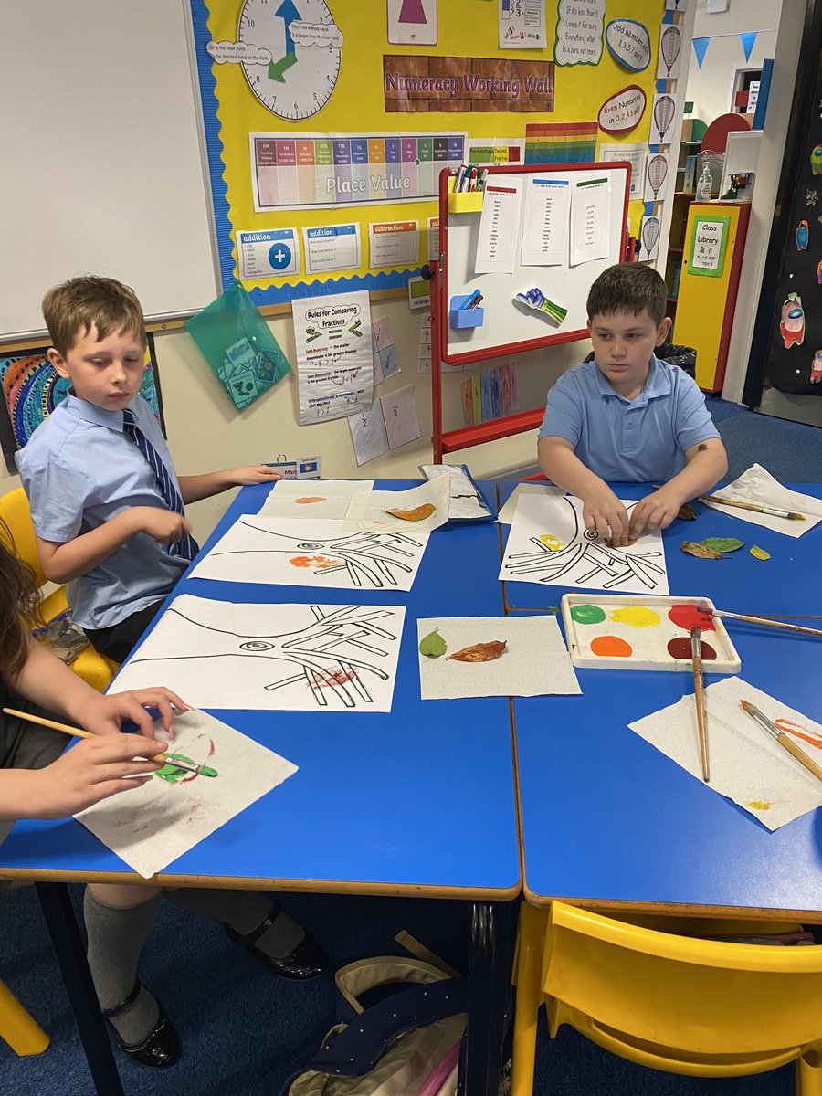 LawPrimarySLC's tweet photo. In Room 8 we had great fun printing with the leaves we found! We learned that just the right amount of paint and pressure gives a fab print! 🍃 🍁 🎨 #printingfun #newskills #wearelawesome https://t.co/PsYn1ABefl