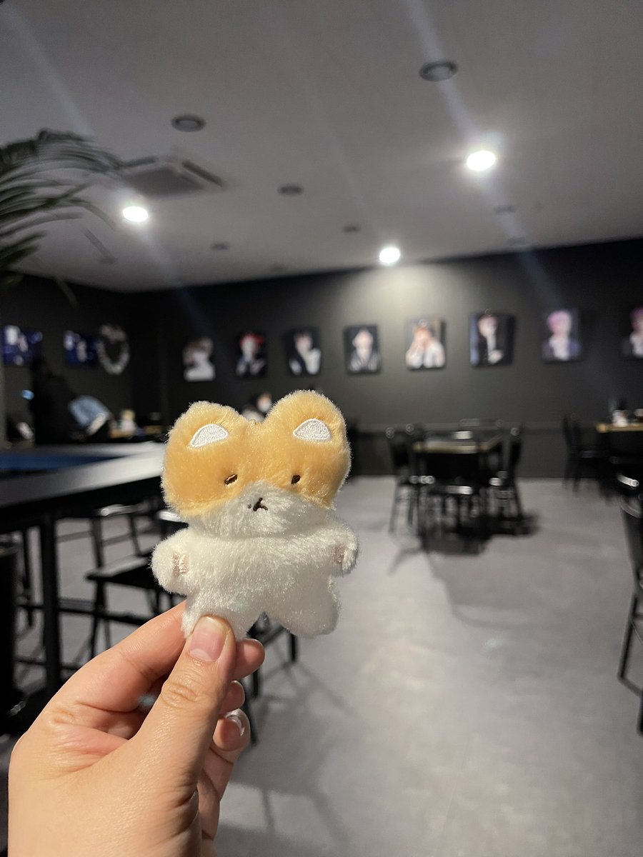 baby_light0506's tweet photo. 마지막 생카!
들어가자마자 미니 전시회 온 거 같은 느낌☺️
쿠키 품절되서 아쉬웠지만 미니 전시회도 구경하고 행복한 시간을 보냈어요 💕
내년에 또 만나요 ❤️
#SpringinMay_06
#딱_보고싶은_시간_큥일 https://t.co/NjFus0ZYC4