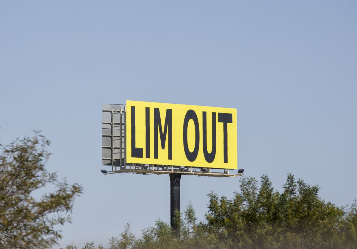 APValencianiste's tweet photo. Nuestro Club,
maltratado por uno,
abandonado por otros,
defendido por ti.
💪💪💪
#LimGoHome #LimOut https://t.co/oYTzzRtOrD