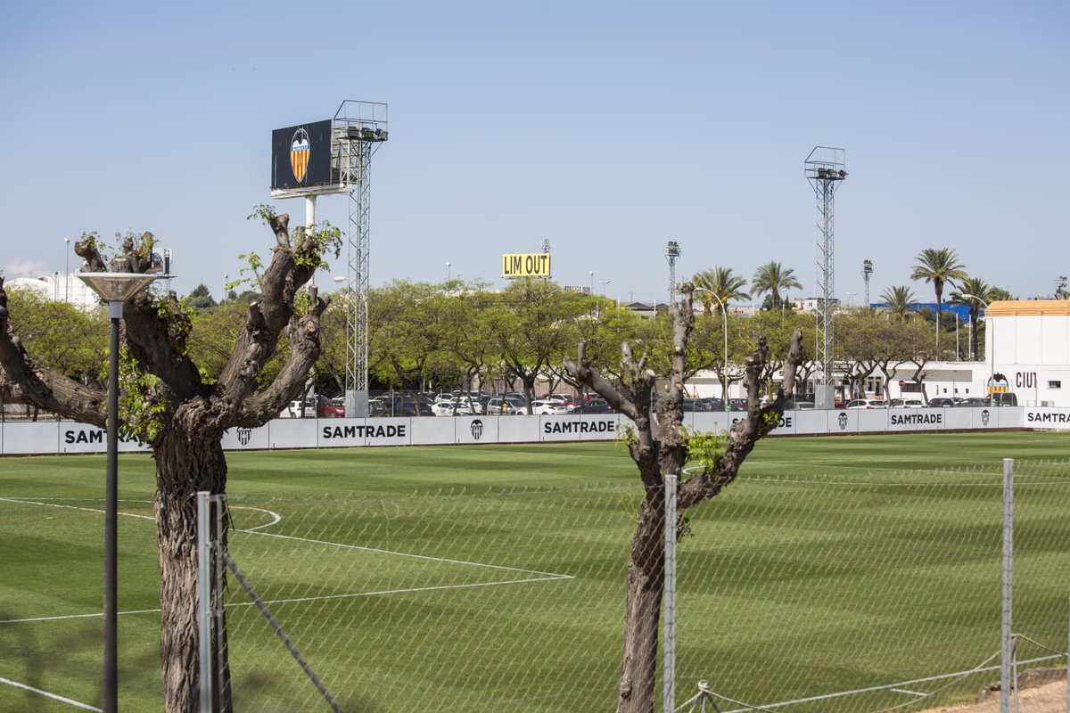 APValencianiste's tweet photo. Nuestro Club,
maltratado por uno,
abandonado por otros,
defendido por ti.
💪💪💪
#LimGoHome #LimOut https://t.co/oYTzzRtOrD