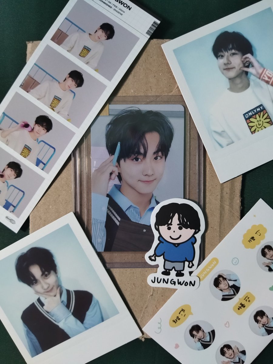 hnstcl's tweet photo. received my orders today.

tysm sm @JjangChinguCart for the smooth transaction!! was hesitant at first but still took the risk. glad i chose a shop that's very reassuring &amp; responsive.

so happy w/ my taerungz + freebies + pacakging!! ^^

'til my next budol 😙✨

#fromchingu https://t.co/nayJiiRNwj