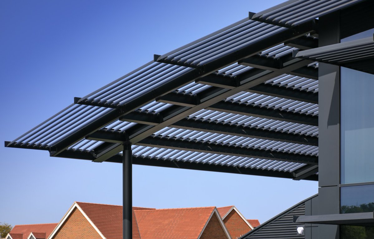 Contrasol_UK's tweet photo. We designed and installed our Brise Soleil and Screening Louvre systems to the low carbon office headquarters of the not-for-profit international organisation CABI in Wallingford. The brise soleil bays to follow the curved roof line and contours of the building. https://t.co/JtwIWrTcOh