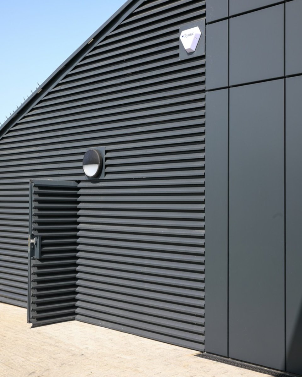 Contrasol_UK's tweet photo. We designed and installed our Brise Soleil and Screening Louvre systems to the low carbon office headquarters of the not-for-profit international organisation CABI in Wallingford. The brise soleil bays to follow the curved roof line and contours of the building. https://t.co/JtwIWrTcOh