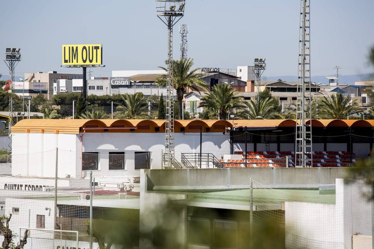 LibertadVCF's tweet photo. Nuestro Club
maltratado por uno,
abandonado por otros,
defendido por ti.

#LimGoHome #LimOut #LVCF https://t.co/s6HD4QCIOP