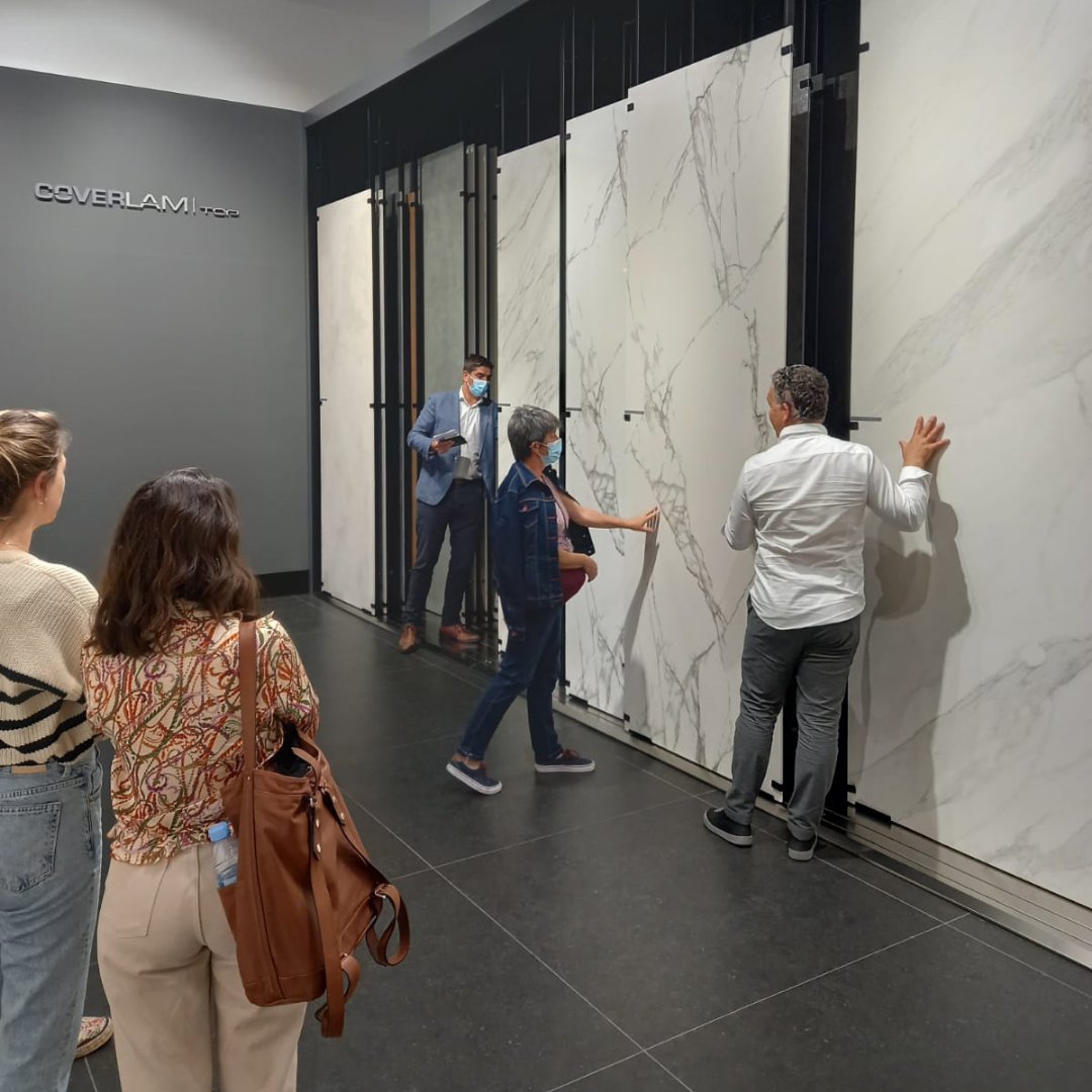 jfgrupo's tweet photo. 📍 #MarmoleríaVascongada es colaborador de manipulación de las encimeras de cocina @coverlambygresp 

El equipo de gerencia hoy ha visitado las instalaciones de #Coverlam para conocer novedades y tecnología. 

#JorgeFernándezGrupo  
#JFGrupo https://t.co/ZWfQVgz6vF