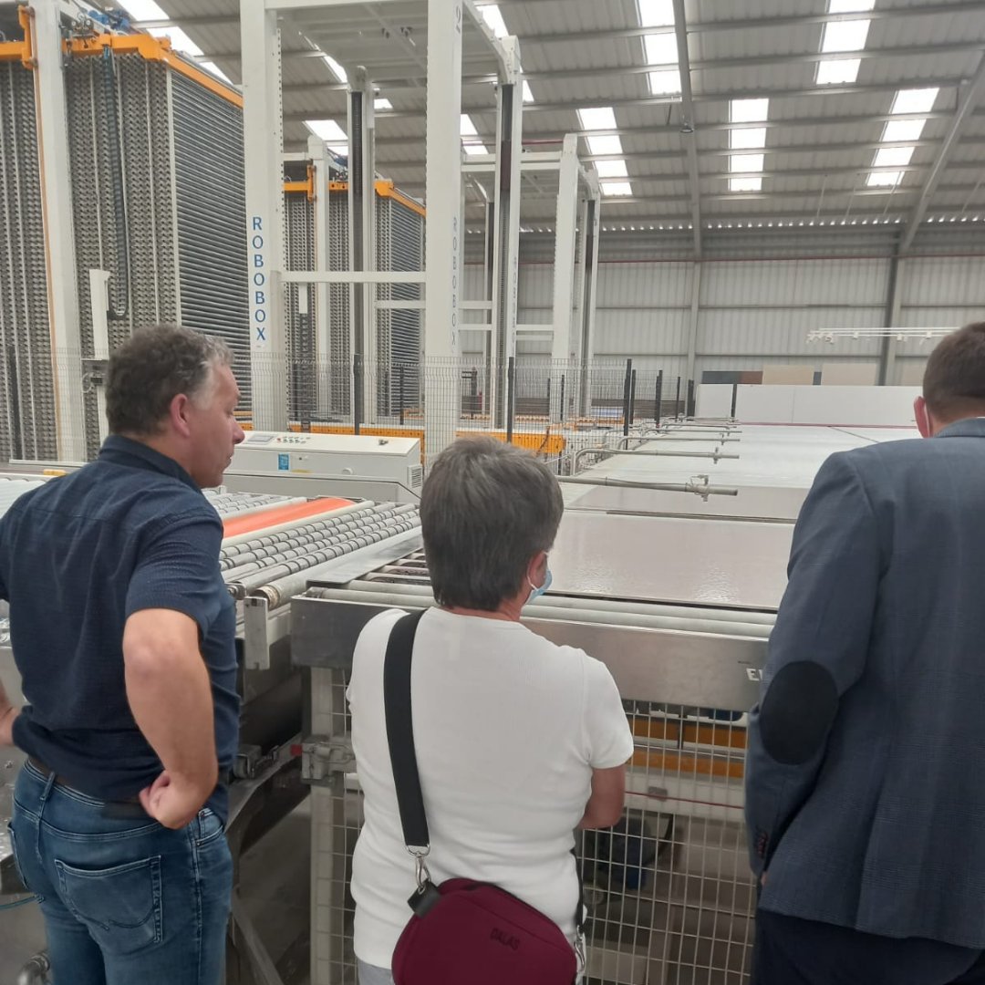 jfgrupo's tweet photo. 📍 #MarmoleríaVascongada es colaborador de manipulación de las encimeras de cocina @coverlambygresp 

El equipo de gerencia hoy ha visitado las instalaciones de #Coverlam para conocer novedades y tecnología. 

#JorgeFernándezGrupo  
#JFGrupo https://t.co/ZWfQVgz6vF