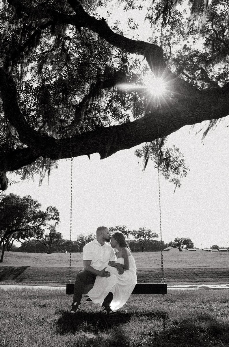 DevonGarnett's tweet photo. Engagement shoot ✅ https://t.co/xvPfTmvcAc