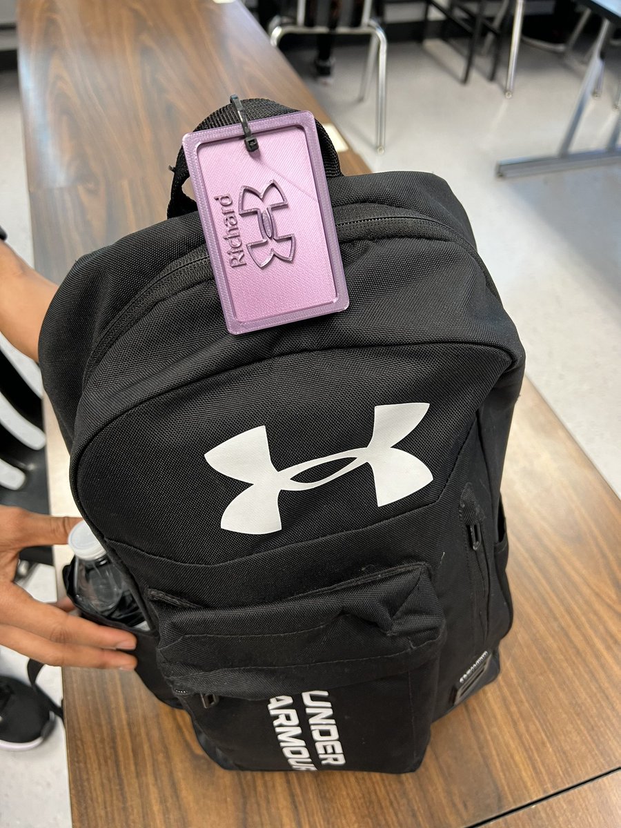 Mr_Blizzard_PHS's tweet photo. Here are some more back pack charms from the PLTW IED class. @CTE_BaltCoPS @ParkvilleHigh https://t.co/jydfR2Ylbe