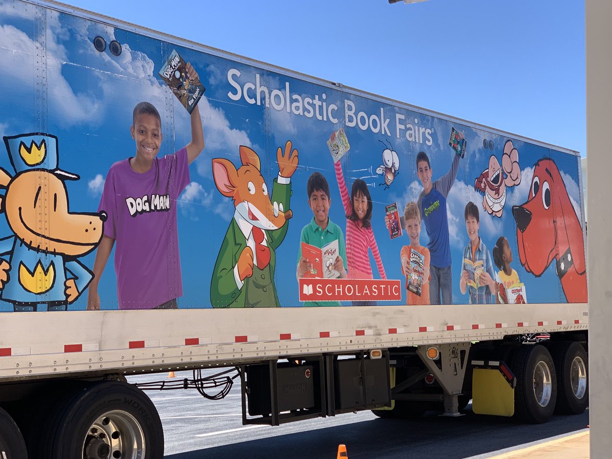 UEStars's tweet photo. Here comes the book fair! https://t.co/uyTGc1ft70