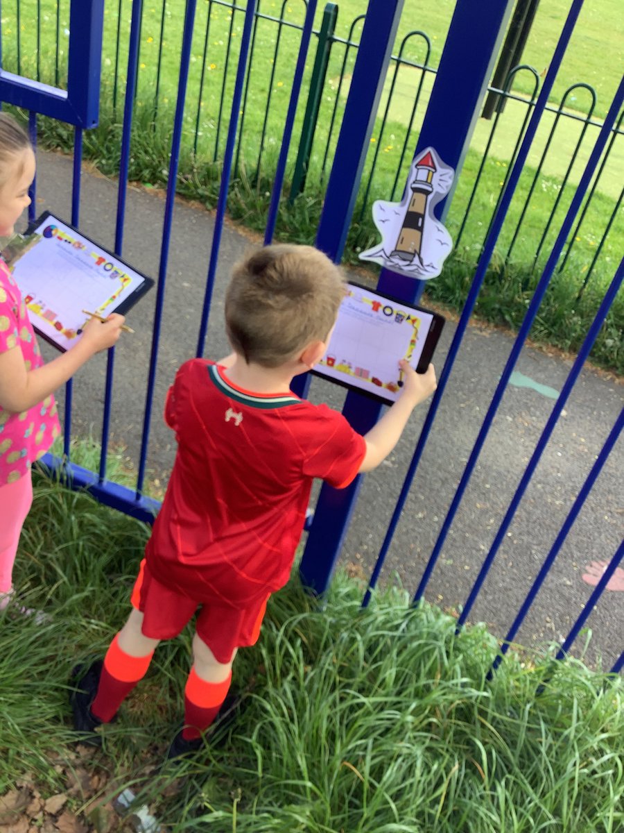MPPS_Wirral's tweet photo. I spy with my little eye…
Year 1 have been on the hunt for seaside objects in our outdoor classroom.
I wonder how many seaside objects you could name?
#seaside #topiclaunch https://t.co/E92OCNzCuY