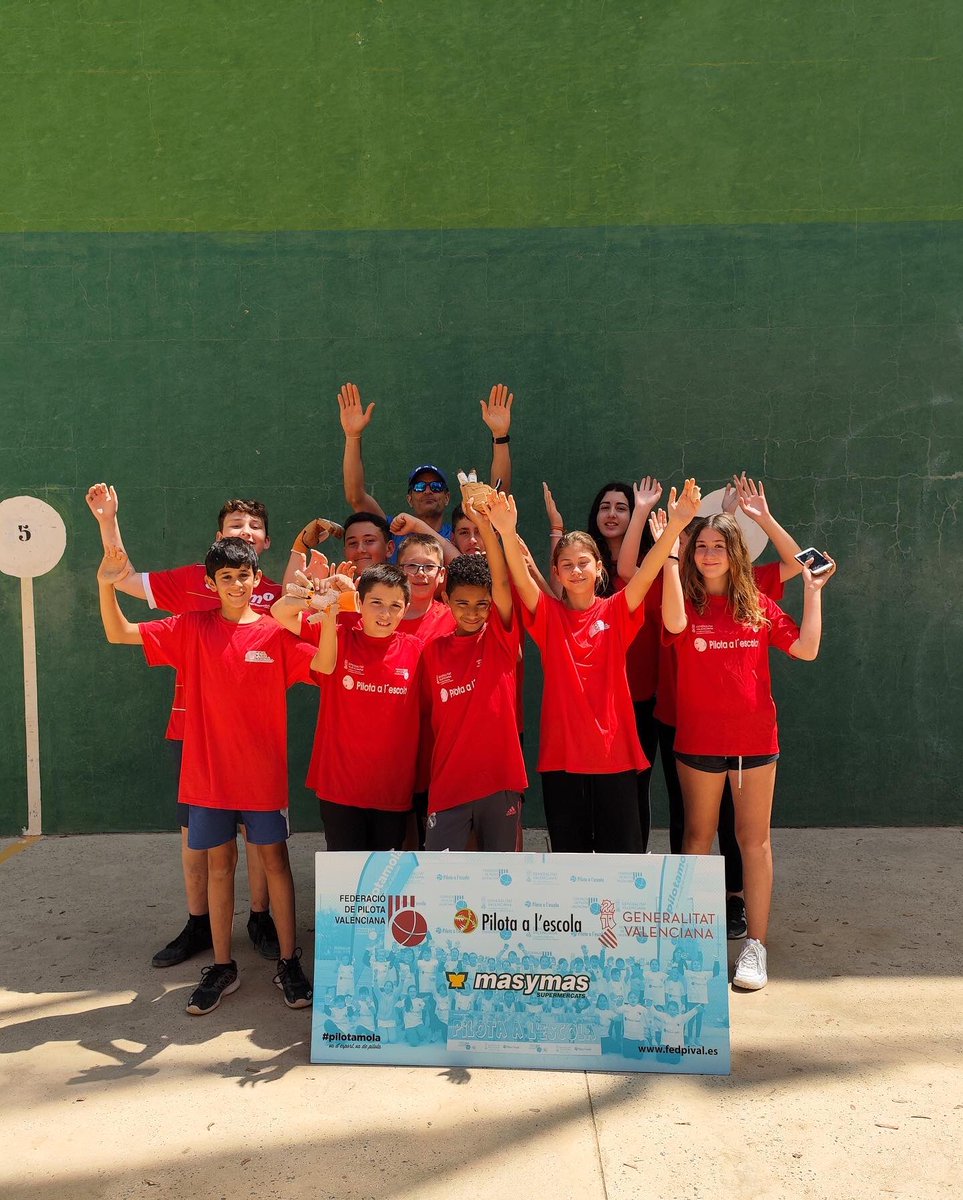 BerlangaKa101's tweet photo. The “Pilota Valenciana” teams from Luis García Berlanga High School, participate in the "Pilota a l’Escola" sports day. Sports program of the local government “Generalitat Valenciana” @IESBerlanga1 @sepiegob #berlangaka101 https://t.co/25ivGCKuSJ