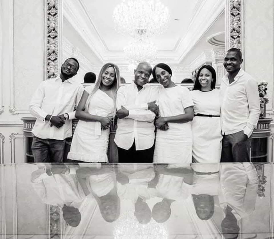 AkomsGokeB's tweet photo. The Incoming First family.

#DelegatesGiveUsOsinbajo 
#OsinbajoIsMyChoice 
#PYO2023 https://t.co/WeekUiXjXS