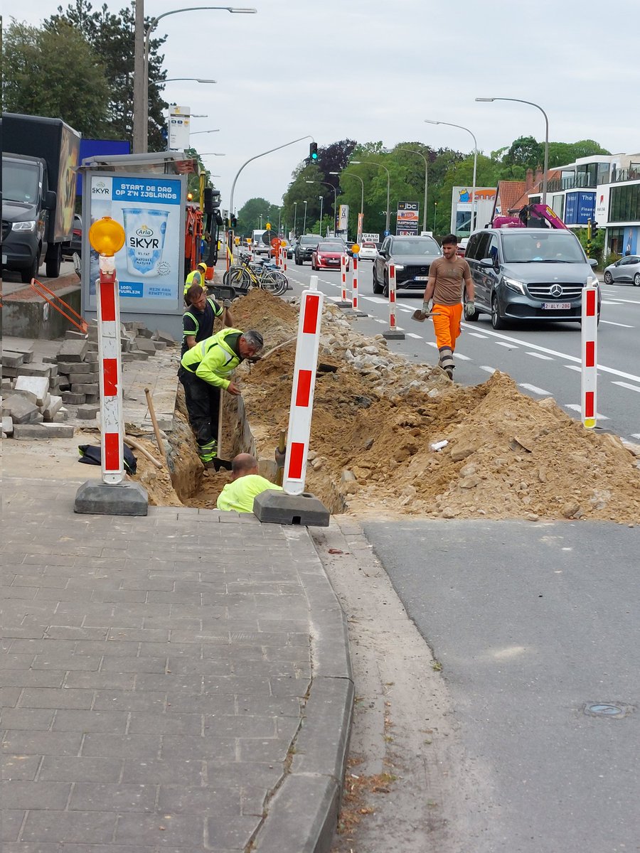 itworks's tweet image. Bedankt @proximus om gans #Gent vol te leggen met #loopgraven in jullie strijd met @Telenet. De #gelehesjes zijn er alvast blij mee, wij iets minder...