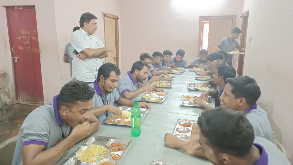 scstdevdept's tweet image. Sri 𝐏𝐚𝐝𝐦𝐚 𝐂𝐡𝐚𝐫𝐚𝐧 𝐍𝐚𝐲𝐚𝐤, PA ITDA, Rayagada visited the PRAYAS CTTC Training Centre and interacted with the teaching staff as well as the students. He also inspected the food facilities given to the trainees.
@CMO_Odisha @TribalAffairsIn @SecyChief 
#PRAYAS #STSCDEV