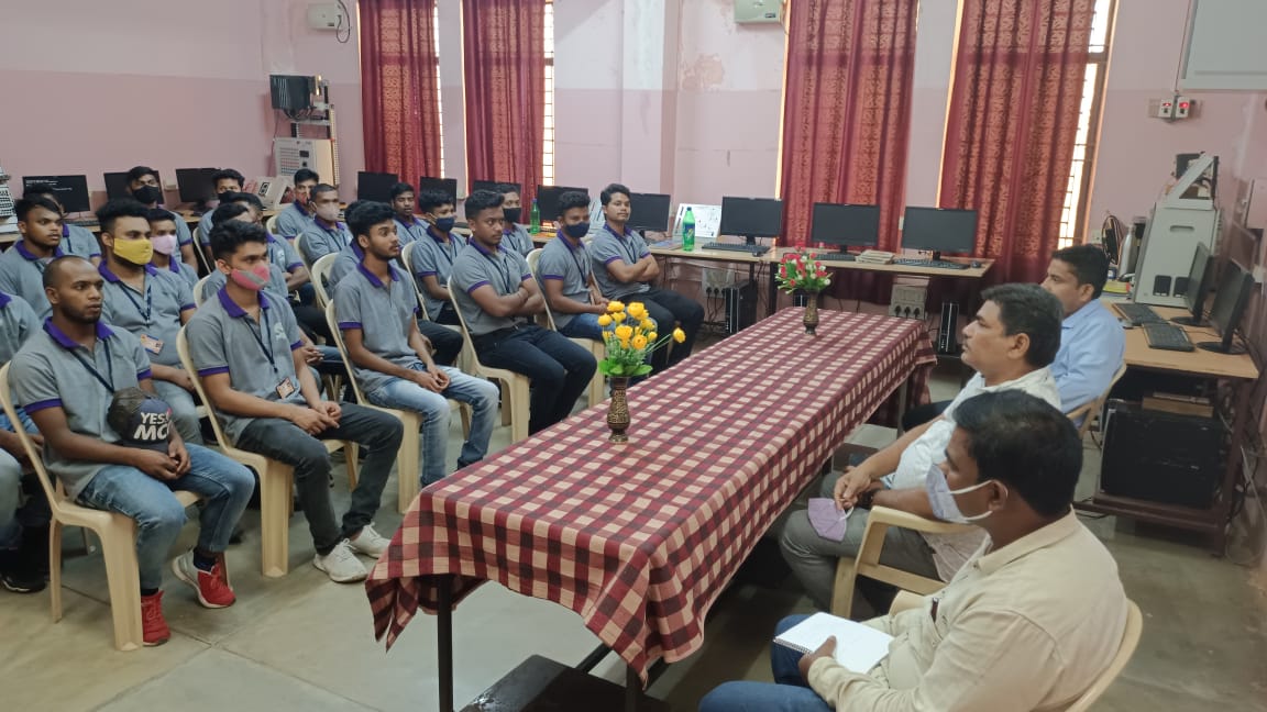 scstdevdept's tweet image. Sri 𝐏𝐚𝐝𝐦𝐚 𝐂𝐡𝐚𝐫𝐚𝐧 𝐍𝐚𝐲𝐚𝐤, PA ITDA, Rayagada visited the PRAYAS CTTC Training Centre and interacted with the teaching staff as well as the students. He also inspected the food facilities given to the trainees.
@CMO_Odisha @TribalAffairsIn @SecyChief 
#PRAYAS #STSCDEV