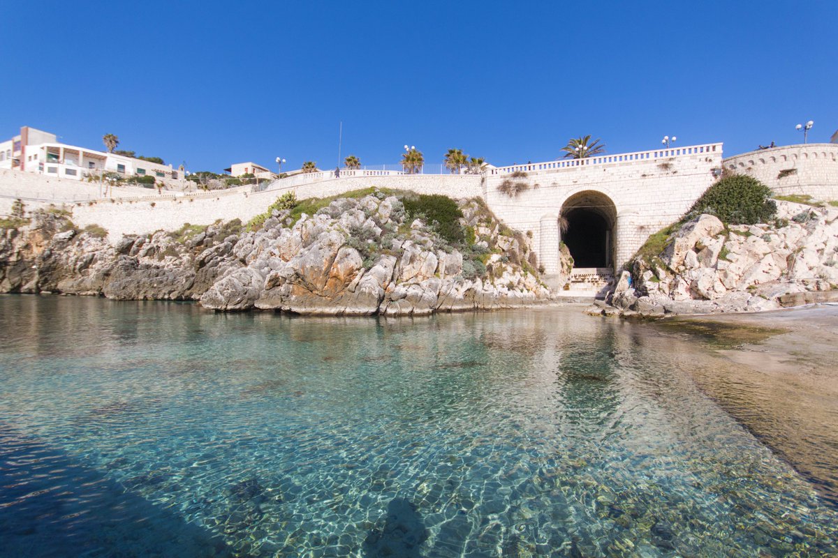 viaggiarepuglia's tweet photo. 🌊Bandiere Blu🌊 
50 spiagge pugliesi premiate, su 427 di tutt'Italia🥳
Tre new entry tra i comuni: Rodi Garganico, Castro e Ugento. 
Vi aspettiamo in Puglia 😊
#WeAreinPuglia 
📸 Castro Marina - Paolo Laku
Rodi Garganico - Daniele Corricciati 
Ugento -  Leonardo D'Angelo https://t.co/ZsyNf5j1kQ
