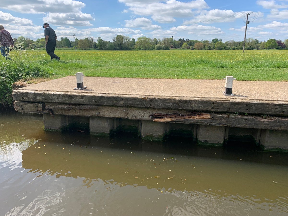 Ang_WaterwaysEA's tweet photo. Oh no, the fendering at #HoughtonLock downstream landing stage has given up the ghost! Our #WaterwaysWorkforce were out yesterday making safe grinding off the protruding fixings &amp; have been back today on this @EnvAgencyAnglia #waterway with the full repair, a job well done chaps. https://t.co/cTNBbxSvtC