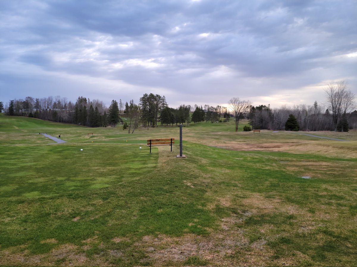 28CJohnson's tweet photo. #picaday1 welcome the 2022 golf season to RCC! Greens are dialed, Tuesday League #1, #TappyTuesday, course is wet, cart paths only please. #haveatit https://t.co/iFexQVbJVi