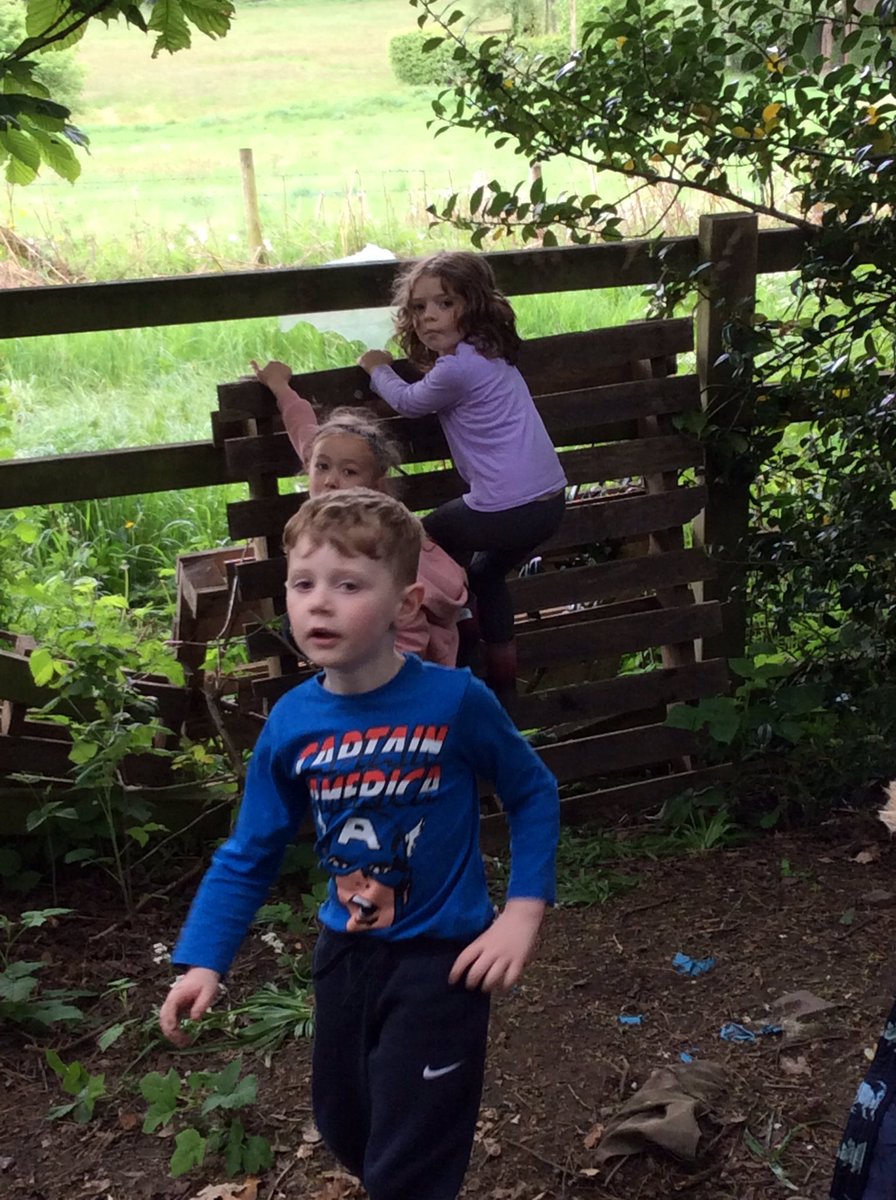AppleySaintsCE's tweet photo. #ABASYR had fun in the forest making a forest map and playing hide and seek. #ABASSci #ABASGeo @WN6_Mums @ShevCommunity @FriendsPrimary @WigToday https://t.co/uyXzCNrwSz