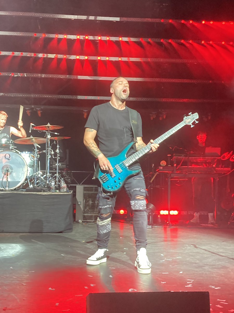 French_Musers's tweet photo. Let’s do it all again tonight ! #Muse https://t.co/FGghvrtTzD