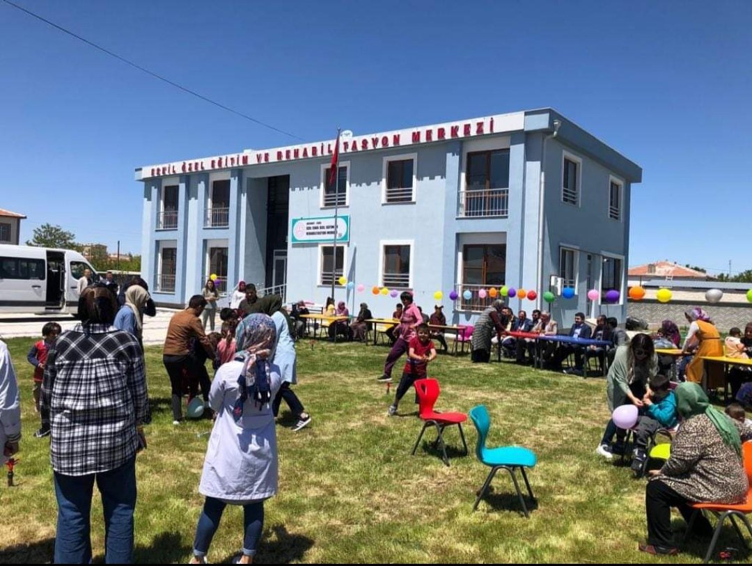 10 16 Mayıs Haftası kapsamında Eskil özel eğitim ve rehabilitasyon merkeziyle hazırladığımız etkinliğe katılan ilçe kaymakamı sn. Yunus COŞKUN ve belediye başkanı sn. Necati BELGEMEN'e teşekkür ederiz.🌼 <a href="/brahimKler2/">İbrahim Kılıçer</a> <a href="/haciomerkartal/">Hacı Ömer KARTAL</a> @EskilKaymakamli @hmzaydg