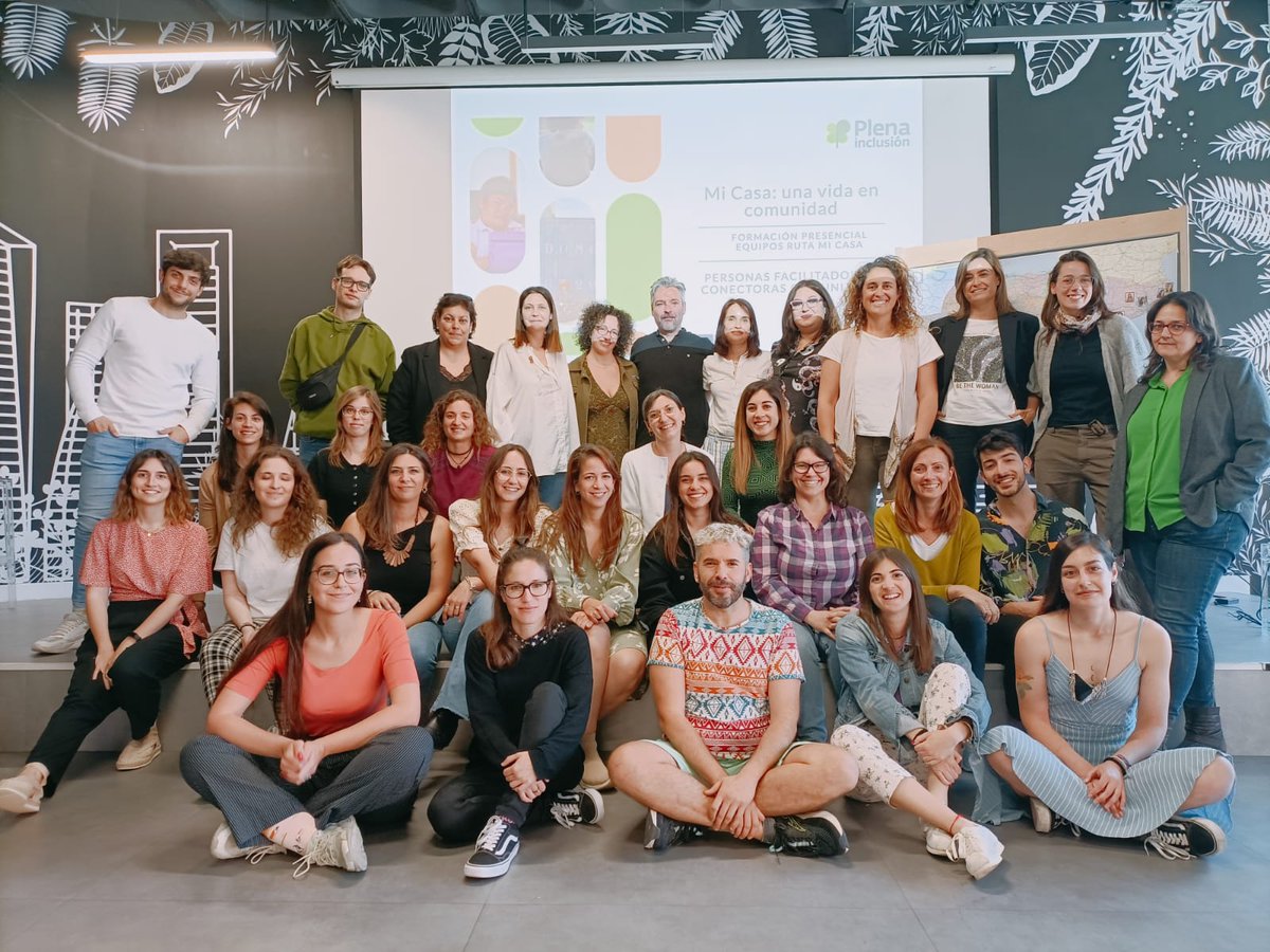 Plenainclusion's tweet photo. VIDA EN COMUNIDAD> 35 facilitadoras y conectoras comunitarias se forman durante 3 días sobre '#MiCasa: una vida en comunidad'

🍀Este es un proyecto #NextGeneration de apoyo a la vida independiente de las personas con discapacidad intelectual apoyado por el @MSocialGob https://t.co/ClVfzJYXFO