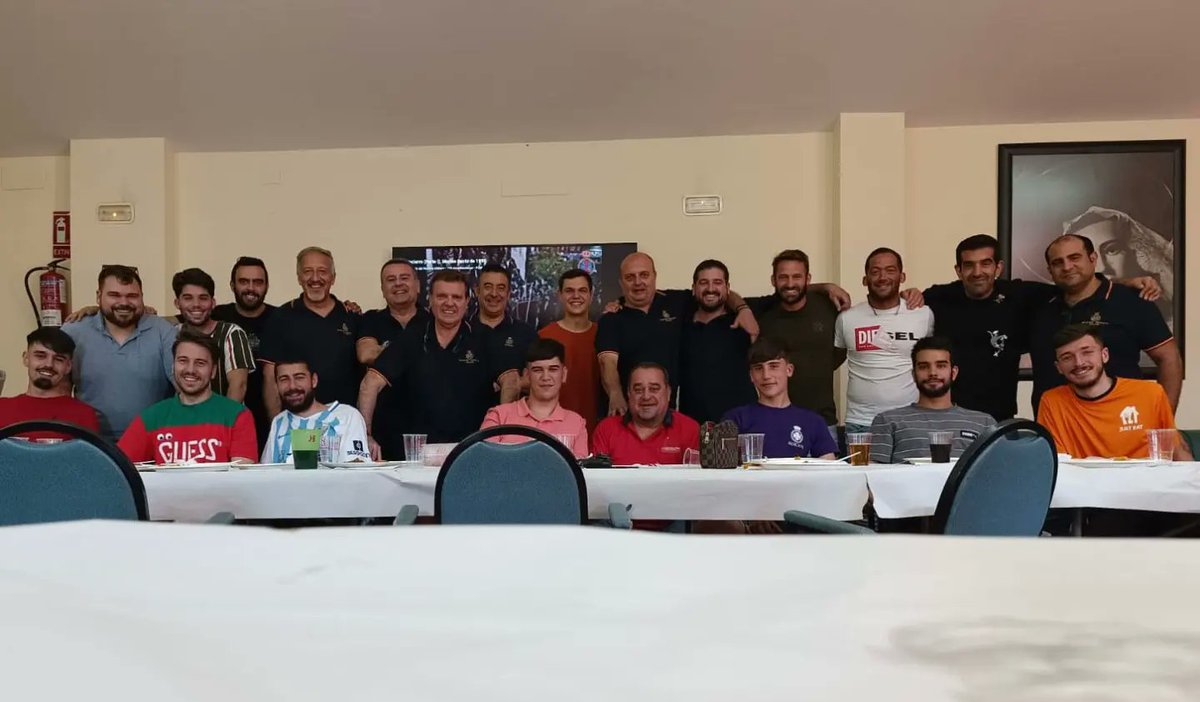 El pasado Domingo tuvo lugar la convivencia entre Equipo de Trono y nuestro Submarino. 
En ella disfrutamos en casa de un buen hermanamiento de todos los componentes de cara al próximo Martes Santo.

Un Martes menos!💜

<a href="/hdadrescate/">Hermandad del Rescate</a> 
#gratiaplena 
#cofradiasmlg