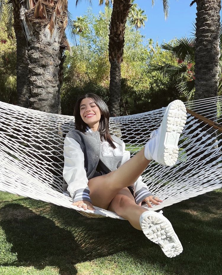 Cherche recherche rp rpdm dm 

Salut salut, je ne suis pas nouvelle mais assez discrète. J’aimerai tellement revenir mais je n’ai pas énormément de liens, de dm, ou même une tl active. Il est temps de changer tout ça. À toi de jouer!

Fav pour un follow + dm
Rt pour la visibilité