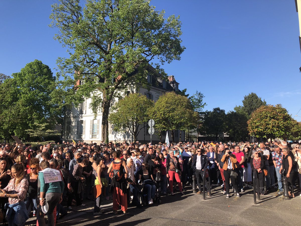 max_brisson's tweet photo. Hier la maternité, aujourd'hui les Urgences, et demain ?

Avec les élus,les soignants et la population de la @VilleOloron et du Haut-Béarn pour dire NON au démantèlement d’un indispensable hôpital de proximité et sa solidarité avec le personnel de l'hôpital d'Oloron-Sainte-Marie. https://t.co/EIa6okr3EM