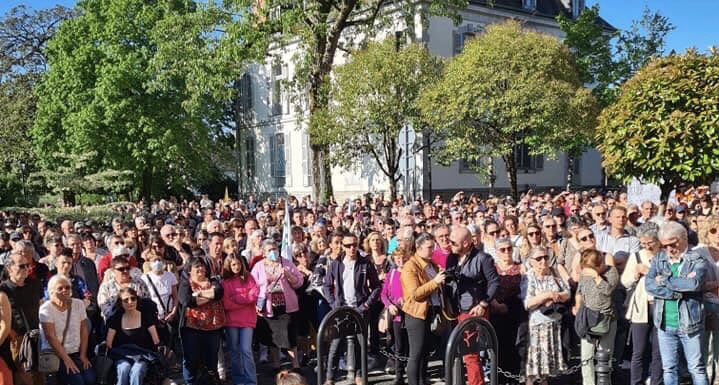 max_brisson's tweet photo. Hier la maternité, aujourd'hui les Urgences, et demain ?

Avec les élus,les soignants et la population de la @VilleOloron et du Haut-Béarn pour dire NON au démantèlement d’un indispensable hôpital de proximité et sa solidarité avec le personnel de l'hôpital d'Oloron-Sainte-Marie. https://t.co/EIa6okr3EM