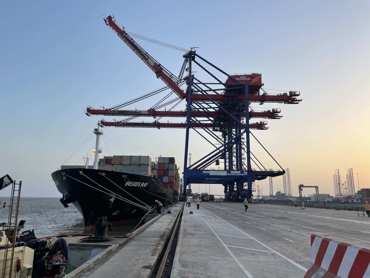 A new weekly service has launched at APM Terminals Pipavav. Introduced by Maersk, the Jade Express service will link Port Pipavav to Port Qasim, providing a same-day connection to the existing F13 route to the Far East. Learn more: https://t.co/1vBo7EdYH1 https://t.co/RAMiHoqWd6