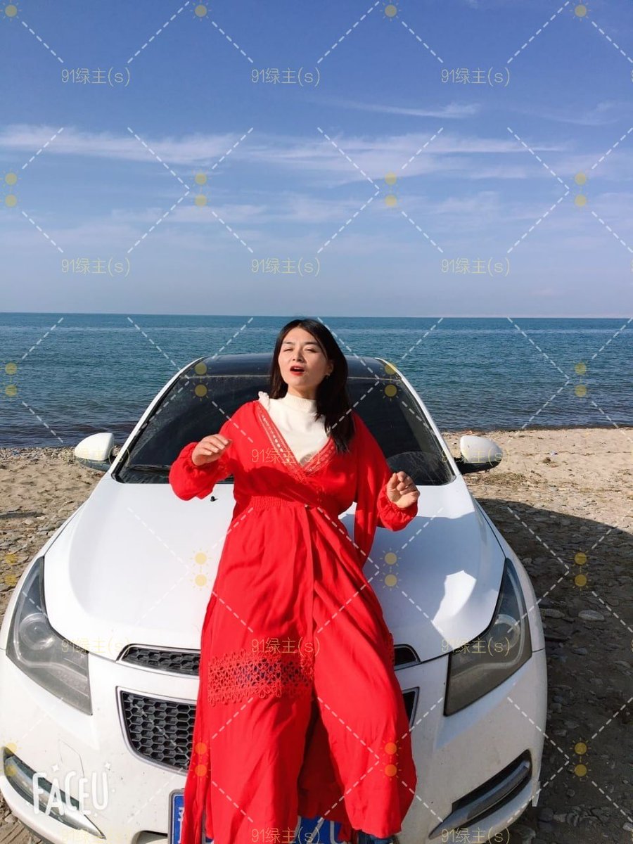 bangsangjung's tweet photo. 你看你老婆在我身上多骚，含情脉脉的看着我，我躺在床上看着你老婆吃我得大鸡巴，你只能在门外偷看，看着你吃我的大鸡巴吞吐，你老婆的骚逼对着门口，正好冲着你，你要加入进来吗？她撅着舔我得鸡巴，你在后面舔她的逼舔湿了直接坐在我得鸡巴上，我拍照记录。 https://t.co/3hkBM5xTBt