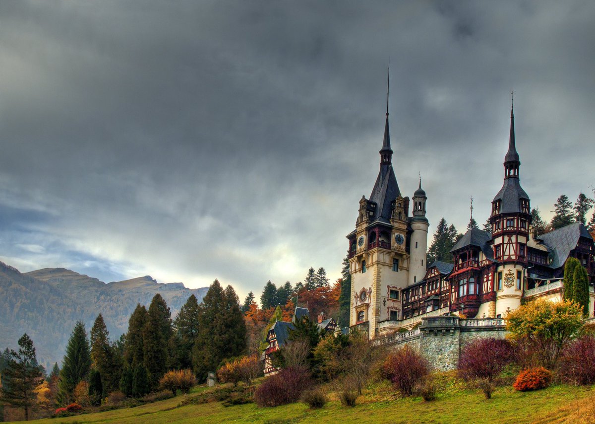 DesignTradition's tweet photo. Peles Castle 🏰, Romania 🇷🇴 https://t.co/AljwNVluth