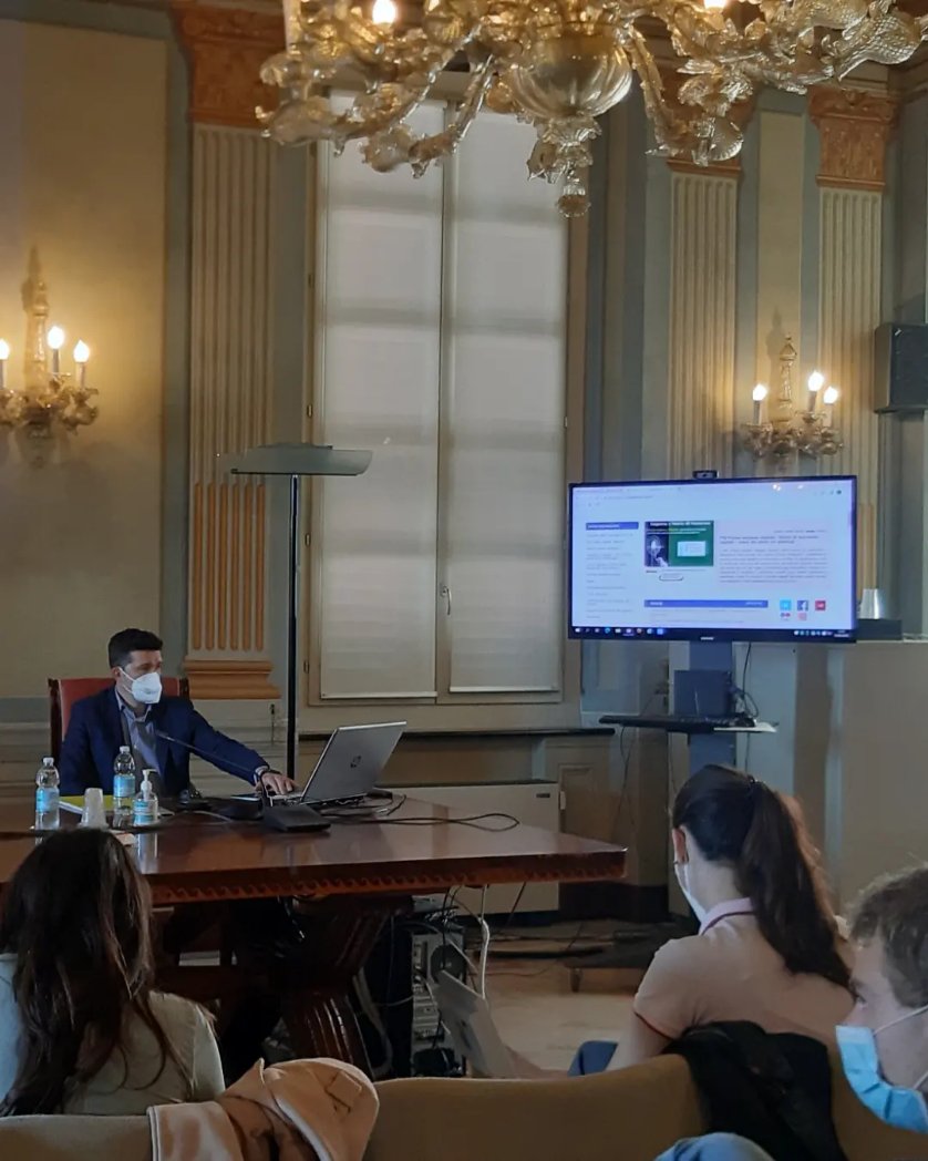 CCIAARIVLIG's tweet photo. studenti #Disfor @unige in visita a Savona per conoscere meglio le #cciaa con focus sui servizi @PID_CamCom #puntoinpresadigitale a cura di @lorisprette #digitalpromoter tra cui #transizionedigitale 4.0
Per approfondire
VIDEO Webinar: https://t.co/TLocqVmYZJ
@Dintec_Scrl https://t.co/vD0wqfmrEL