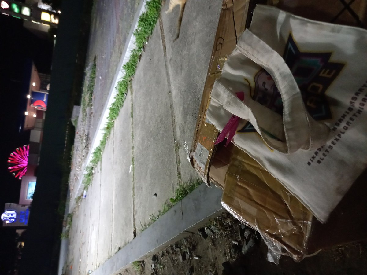 Hello po, nanawagan po ako kasi kaninang umaga naligaw po ako sa Pampanga and dahil naligaw po ako ay naubusan po ako ng pamasahe, now nasa San Fernando po ako so masakayan na pauwi kaso i have only 27 Pesos here nalang, ayoko manulisid thru online so i have 2 option para (1/2)