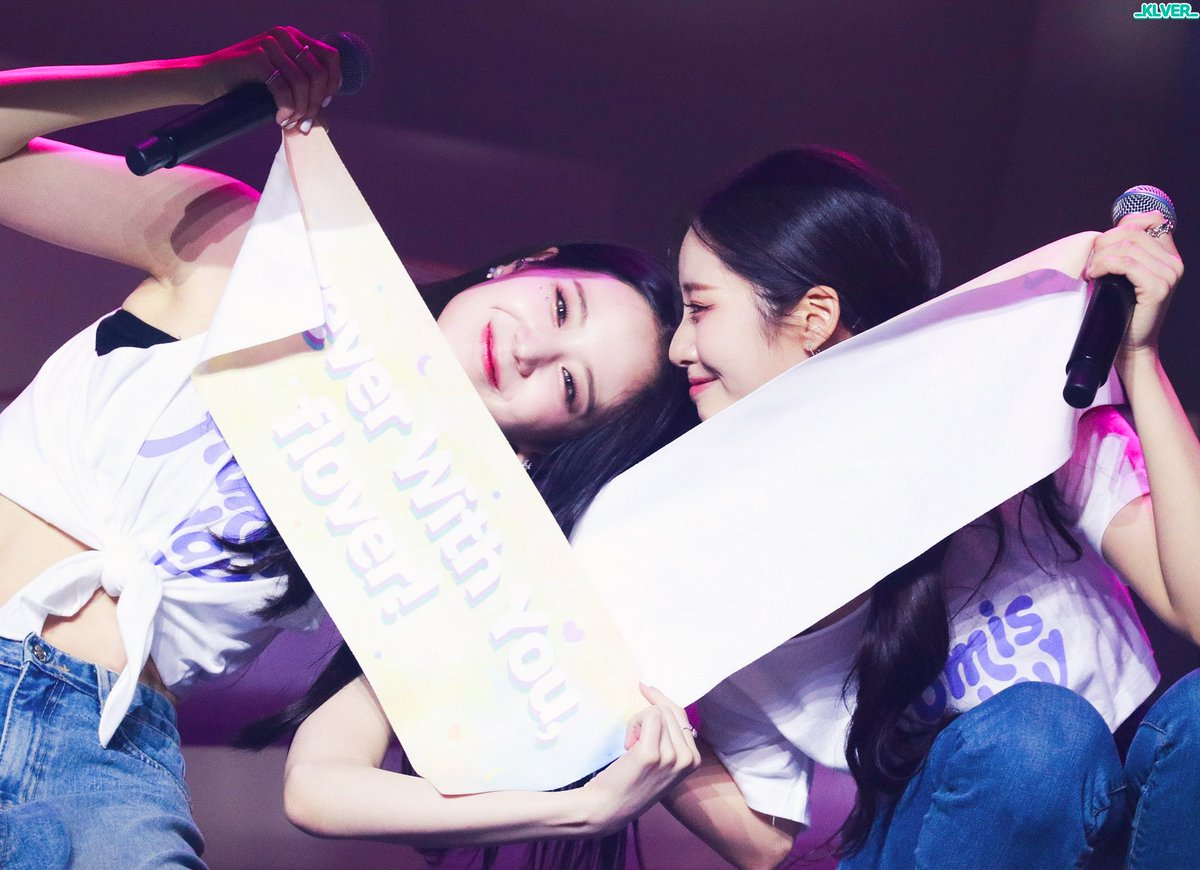 _klver_'s tweet photo. 220423 프로미스나인 박지원&amp;장규리
지원이는 규리바라기🐰💘🍊

#프로미스나인 #fromis_9
#박지원 #장규리 #지원 #규리 #jiwon #gyuri https://t.co/Mt8TvMNWB0