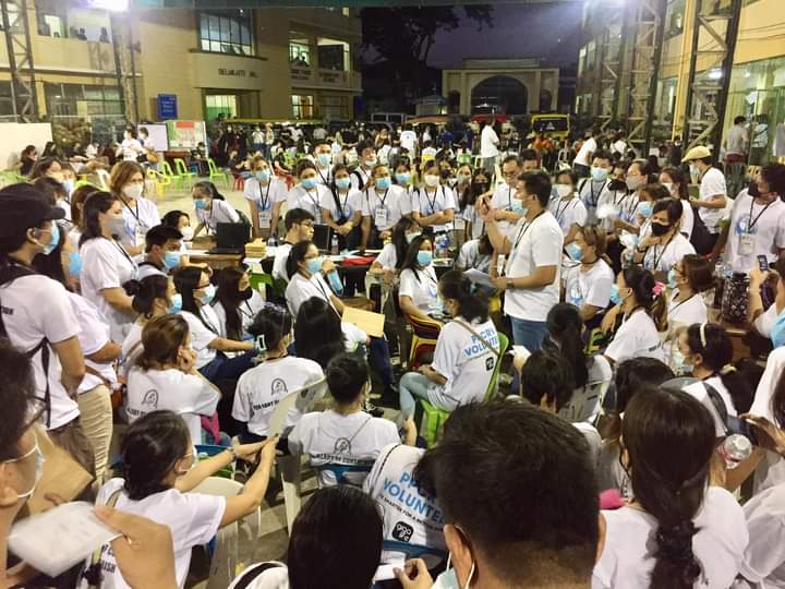 mejustmeMakat's tweet photo. This year's ph election tested our patience and love to our kababayans!
Hands down to these peeps! Both init ng ulo at panahon ang kinaharap. More than 18hrs na tumulong sa mga kababayan natin na makaboto nang matiwasay kahapon. Maraming salamat po sa inyo! #PPCRVProud #OLCP 💜 https://t.co/LIfXRvMdhL