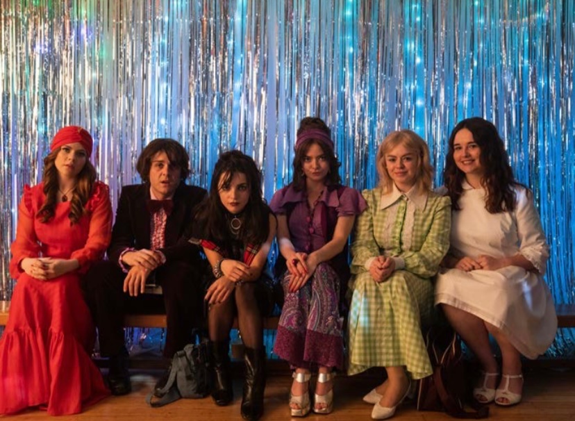 LisaMMcGee's tweet photo. Class of 1977. Derry Girls. Tonight. Channel 4, 9pm #DerryGirls https://t.co/vqogB7UtFi