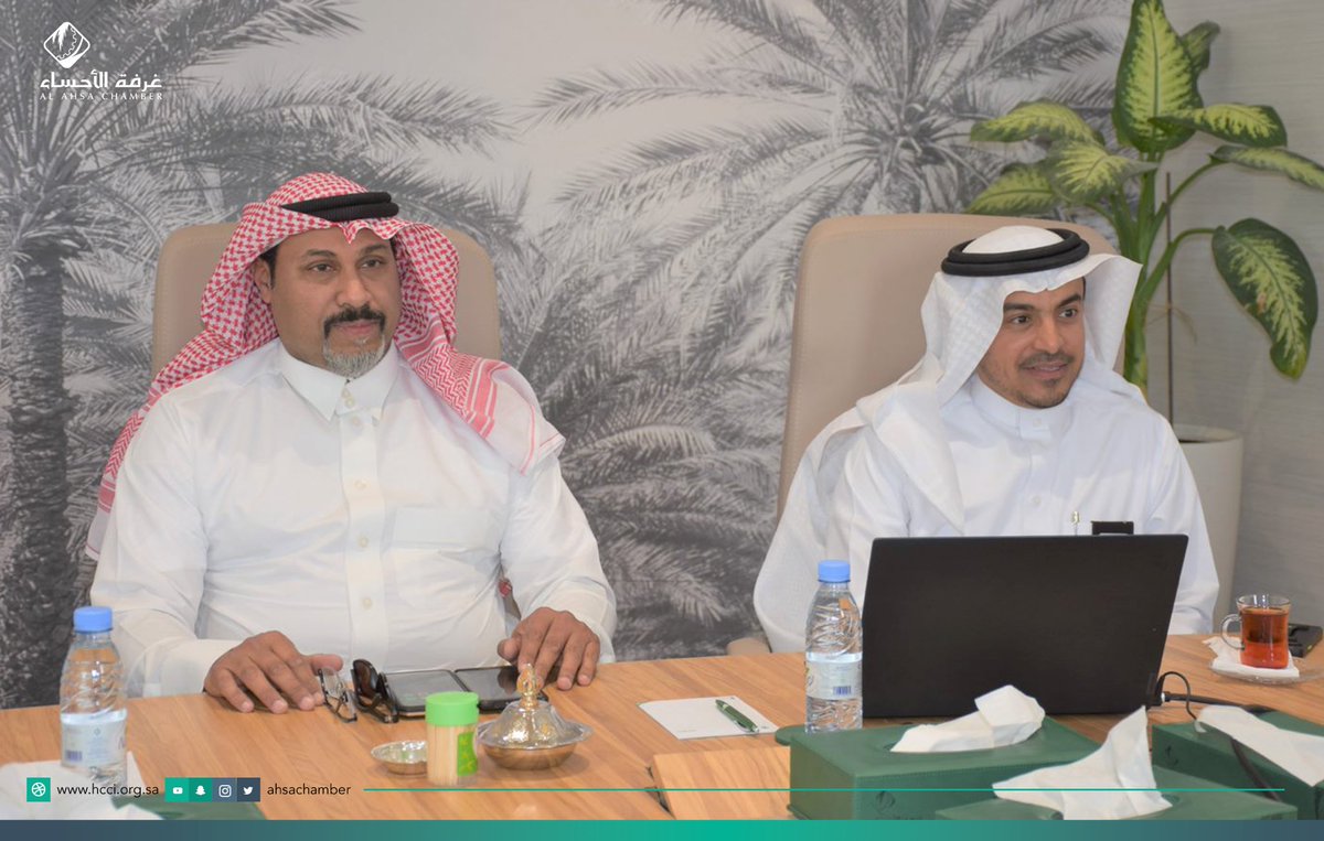 ahsachamber's tweet photo. عقد رئيس لجنة السياحة والترفيه بـ #غرفة_الأحساء الأستاذ محمد العفالق اجتماعاً مع مدير فرع هيئة التراث بالأحساء الأستاذ محمد المطرودي. وتم خلال الاجتماع مناقشة العديد من الموضوعات المتعلقة ببرامج ومشاريع الهيئة بالأحساء والتنسيق لإطلاق حزمة من المبادرات خلال الفترة القادمة. https://t.co/eErho49VfV