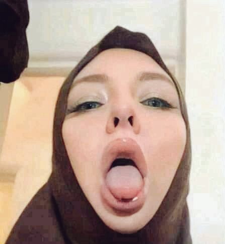 deesahar07's tweet photo. مش عارفه ليه مفتوح كده ..👄
الحمد الله اني منقبة .. 🇸🇦
عشان محدش ياخد باله .ااممم💋 https://t.co/6PbxFAlPvf