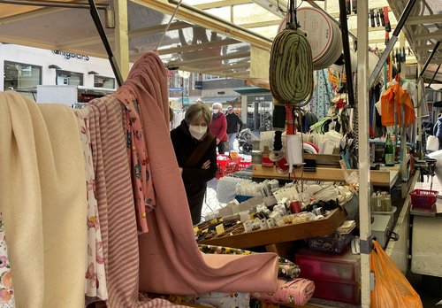 Kurzwaren, Körbe, Küchenutensilien: Am Freitag ist Krammarkt in der Fußgängerzone dlvr.it/SQ575p