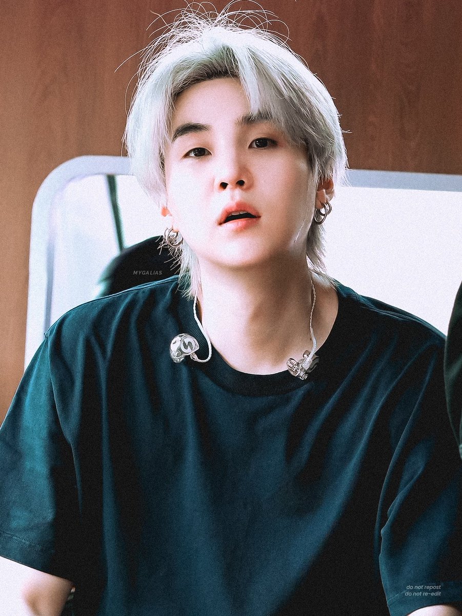 mygalias's tweet photo. 📸 can't believe that min yoongi is real https://t.co/YIm8SdKJ7f