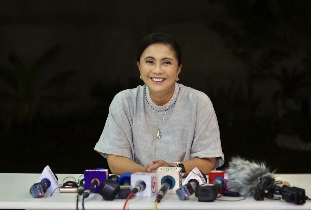 BB_ARSP's tweet photo. @lenirobredo Miii @lenirobredo, proud po ako na ikaw ang sinuportahan kong Presidente! Salamat sa pagbigay ng inspirasyon sa mga kababayan naten. Sa ngayon mahirap pang tanggapin, isang mahigpit na yakap po. 🌸💗 LENI IS MY PRESIDENT! 💕 https://t.co/nUvGxLpQOa