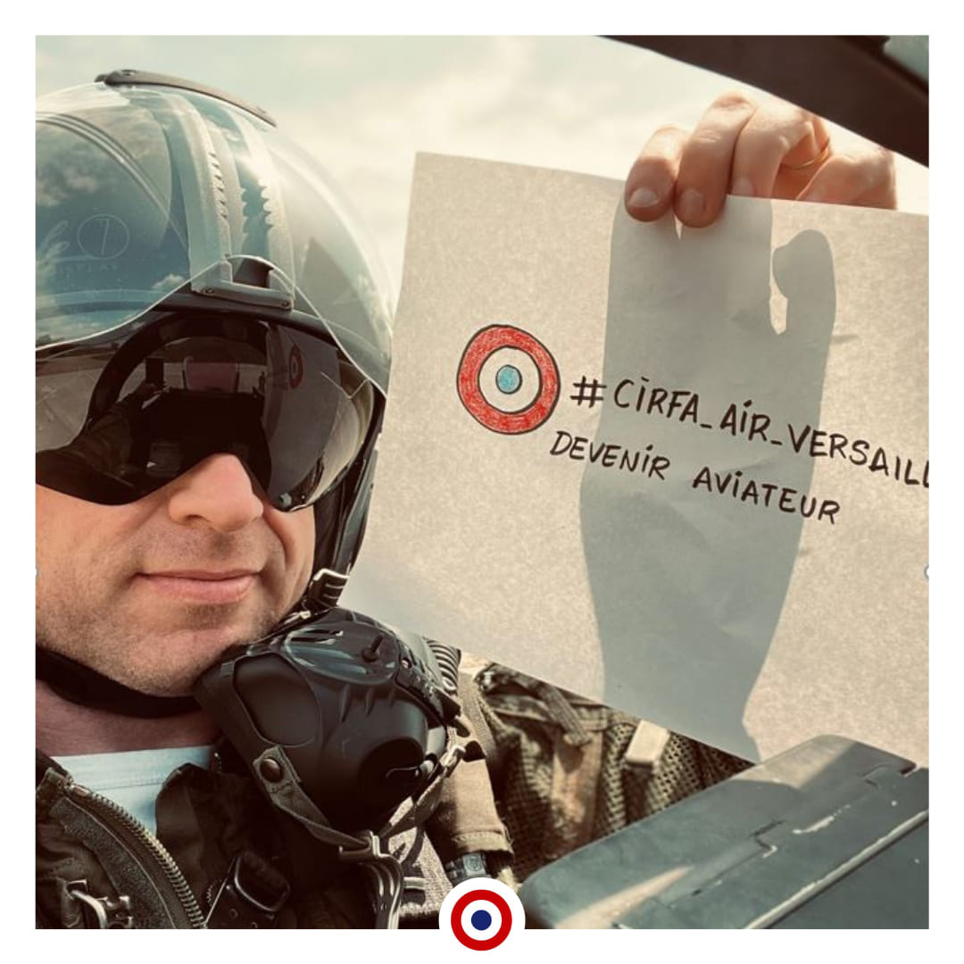 Un grand merci à notre pilote ambassadeur #rafalesolodisplay_officiel pour sa dédicace à bord de son cockpit de [#rafale ]!✈😎

Comme lui, si vous rêvez d’embrasser la carrière de pilote, contactez-nous vite au 01 39 25 92 19 ou via le site internet #devenir_aviateur. 👨‍💻☎️📞