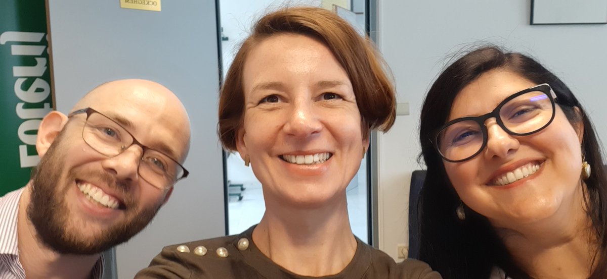 It is so great and easy to talk to people I've never met. This especially true for the other board members of YASAS, which I haven't met before, despite 1.5 years of intense collaborations. Here with 3/5 of the board: <a href="/MaralDadvar/">Maral Dadvar</a> &amp; <a href="/jlkolanowski/">Dr Jacek Kolanowski</a> 
<a href="/DeJongeAkademie/">De Jonge Akademie</a> #ENYA2022