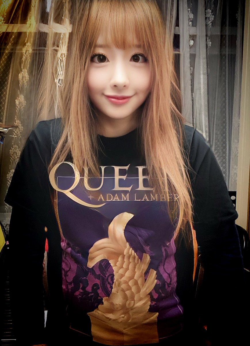yui_uu_yui's tweet photo. 実はゆい、Queen好きなんです❤️このTシャツは2020年1月30日のナゴヤドーム公演で買いました❣️名古屋ならではの、名古屋城の鯱が可愛いです💕💕
#Queen #queen40jp #クイーン #男の娘 #女装 #カコジョ #NH #ナゴヤドーム #名古屋 #名古屋城 #鯱 #女の子 https://t.co/tY3GqBbuo9