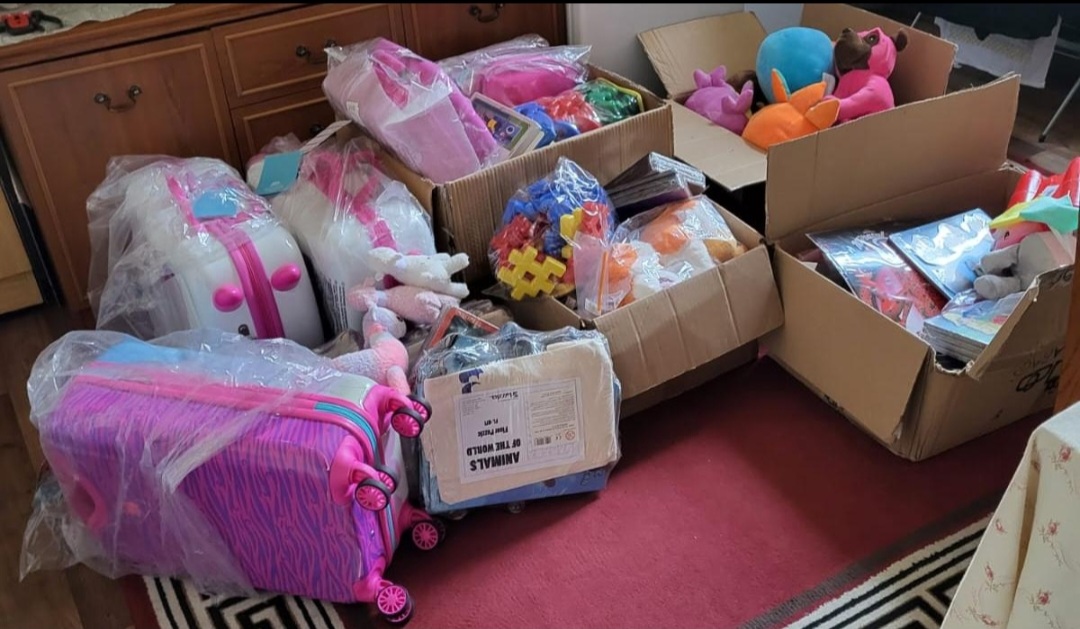 ourlostloveyear's tweet photo. We would like to say a massive thank you to @LynStaunton and @VarietyNW for the wonderful donation of these toys for our children @Carra23 @stanboardman1 @andreaboardman @JaxBolan @JeanScarlet49 https://t.co/eqT72TTxQh