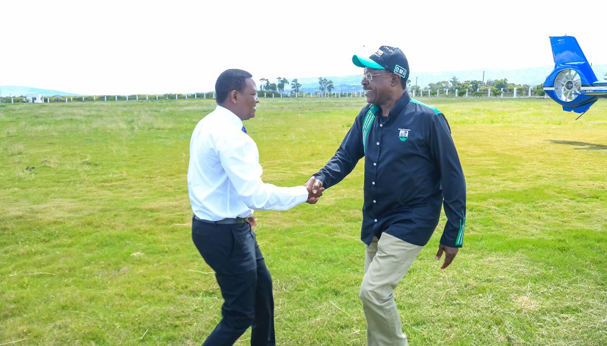 DrAlfredMutua's tweet photo. I was pleased to host H.E @WilliamsRuto  to my Machakos office - White House. We toured the office, he met members of my Cabinet and we  held an opportunity to strategize. He was accompanied by my friend Hon.  @Wetangulam and Hon. @NdindiNyoro
Mbele iko Sawa! https://t.co/onDIhrnXA1