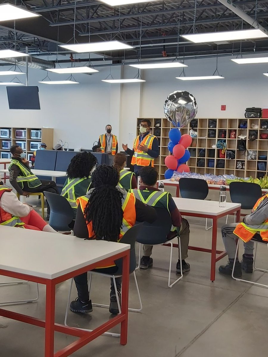 PurolatorInc's tweet photo. Highlighting our wonderful team, for their great work last week, during #NAOSH. Preventing injuries, supporting mental health and creating a safe workplace is paramount. #NAOSH week gives us another opportunity to reaffirm our commitment to workplace #HealthandSafety. https://t.co/Uk4fLoFt7G